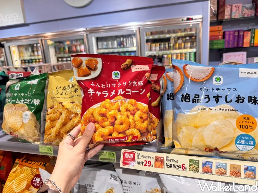 ▲全家便利商店販售日本全家零食與洋芋片系列，讓粉絲免出國也能入手日本必買商品。攝影：張人尹