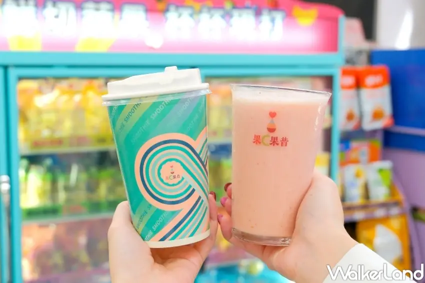 ▲萊爾富推出果C果昔機台，掃碼即可現打果昔，提供芒果、草莓等多種口味，打造日系超商飲品體驗。攝影：張人尹