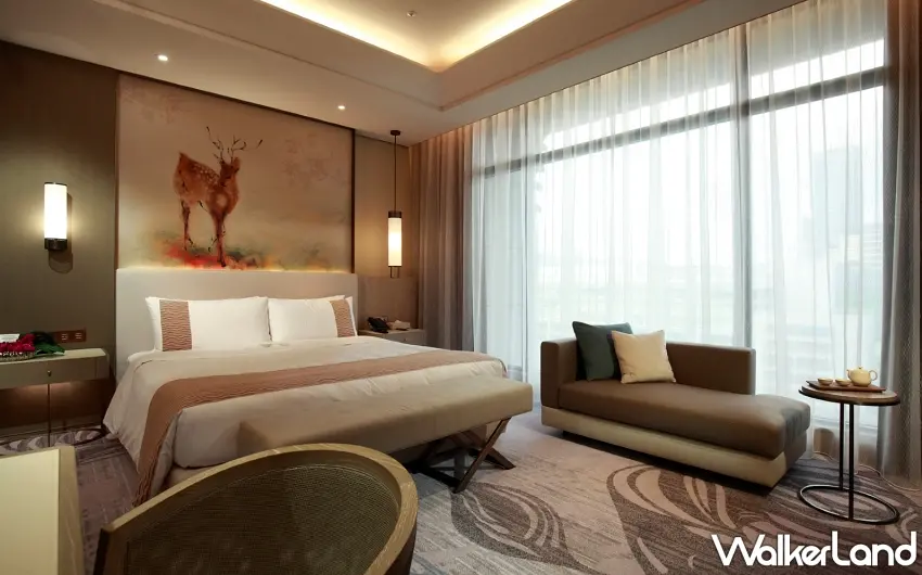 ▲凡於母親節當日參與宴會廳「女神盛宴」的賓客，四位成人同行即可參加摸彩，有機會抽中價值萬元的台北美福大飯店行政客房住宿券 。圖／台北美福大飯店提供；窩客島編輯李維唐整理