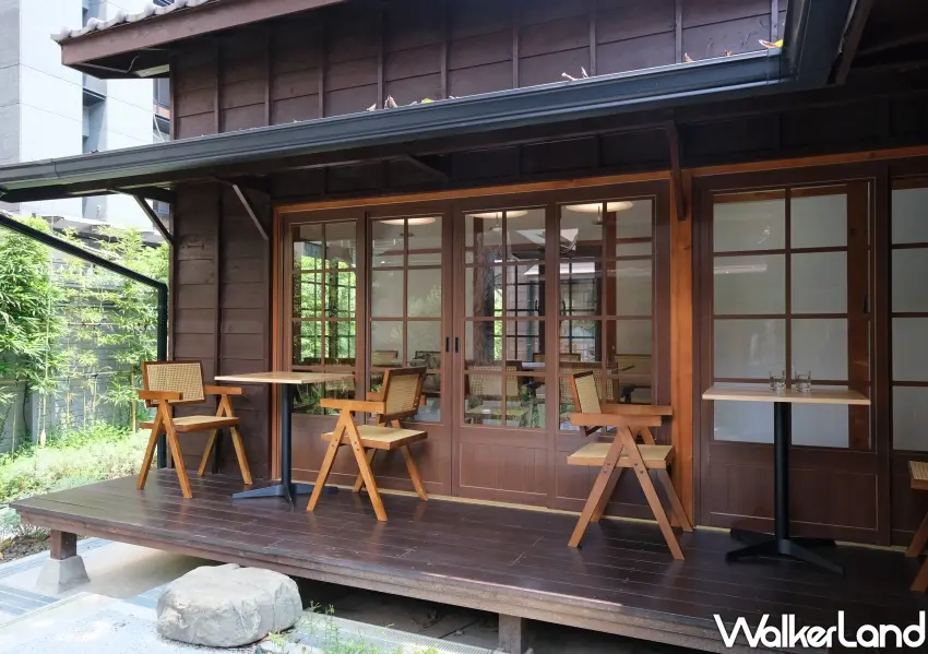 ▲戶外座位區正對著滿滿綠意，這座充滿歷史韻味的日式建築是近期最夯的打卡亮點。(攝影：鄭雅之)