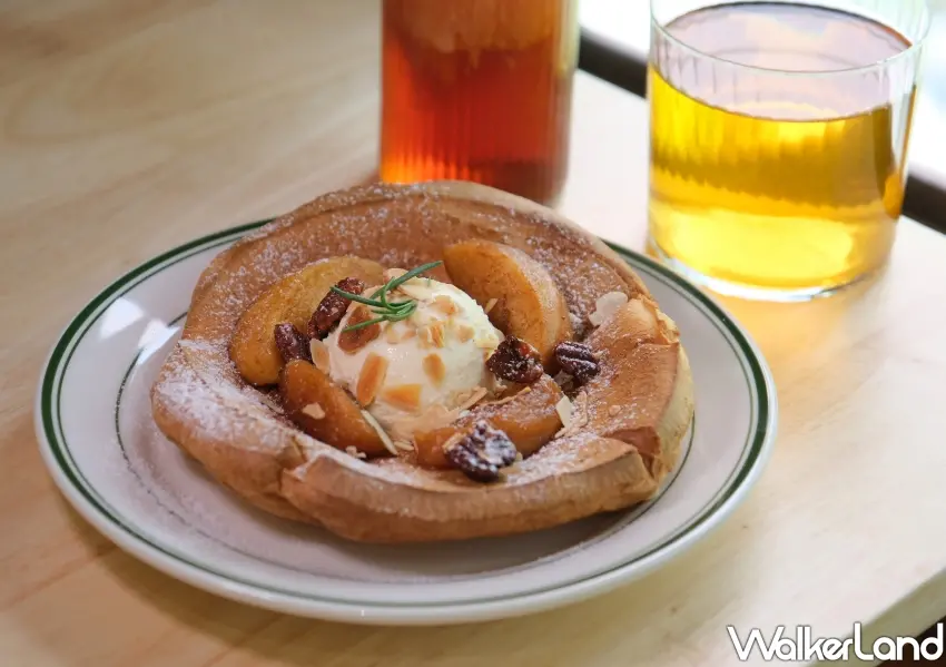▲人氣必點蘋果肉桂鐵鍋鬆餅，現烤酥脆口感搭配大塊果肉與冰淇淋，幸福感爆表。(攝影：鄭雅之)