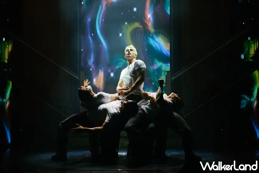 ▲極具視覺衝擊力的舞台特寫，三開門冰箱等級的強悍體格與完美腹肌讓現場觀眾屏息。圖／OCT Entertainment提供；窩客島編輯李維唐整理