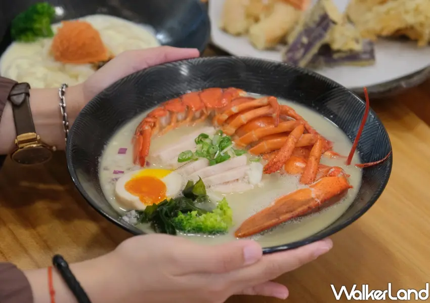 ▲浮誇系波士頓龍蝦烏龍麵霸氣登場，半隻大龍蝦與Ｑ彈麵條結合，滿足視覺與味覺的雙重饗宴。(攝影：鄭雅之)