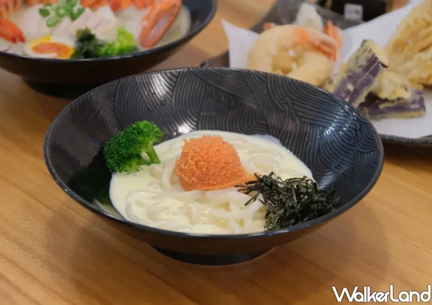 ▲明太子白醬烏龍麵附上一大球辣味明太子，濃郁的白醬中和一點辣度，爽口開胃。(攝影：鄭雅之)