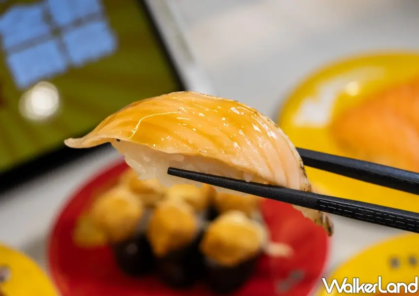 ▲口感豐滿油脂分布均勻的超人氣經典生鮭魚壽司。