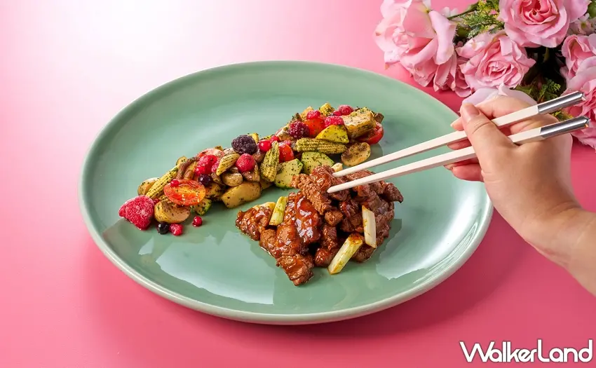 ▲創意十足的「菌菇覆盆子牛菲力」，將柔嫩牛菲力結合馥郁菌菇與微酸覆盆子，展現鮮明且平衡的風味轉折 。圖／瀚寓酒店提供；窩客島整理