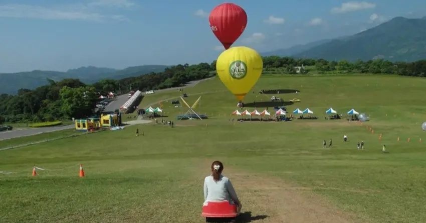 ▲除了追熱氣球，鹿野高台的滑草體驗也相當受歡迎，從高處一路俯衝而下，刺激又好玩。