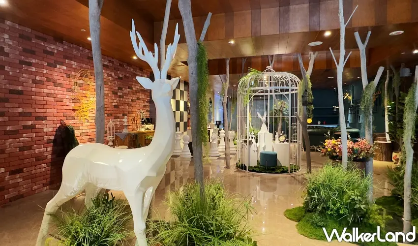 ▲路境行旅台南西門館坐落於市中心，內部設計華麗且富有奇幻感，是府城小旅行的優質選擇 。圖／路境行旅台南西門館提供；窩客島編輯李維唐整理