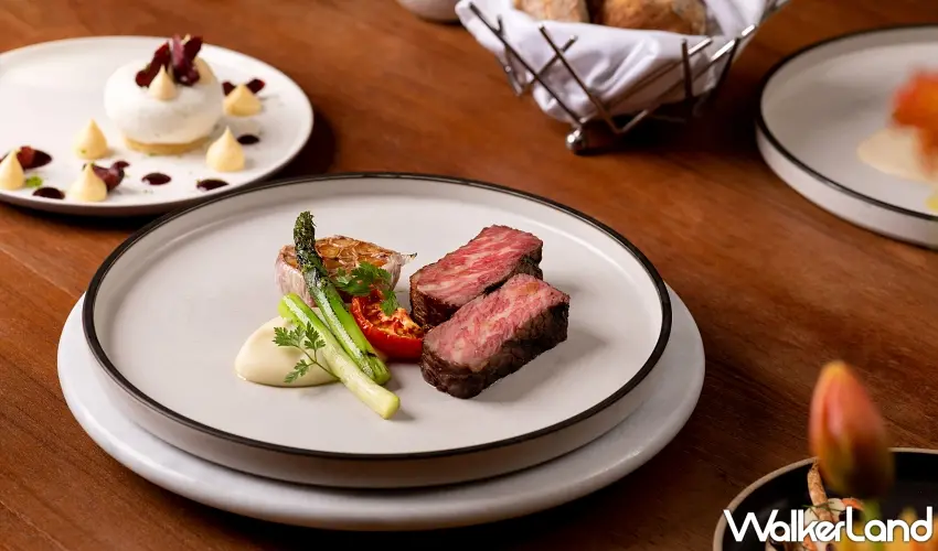 ▲「原木炭烤美國極佳級牛小排」以高溫直火鎖住肉汁，油脂均勻分布，呈現濃郁風味。 圖／台北慕軒飯店，臻品之選提供；窩客島編輯李維唐整理