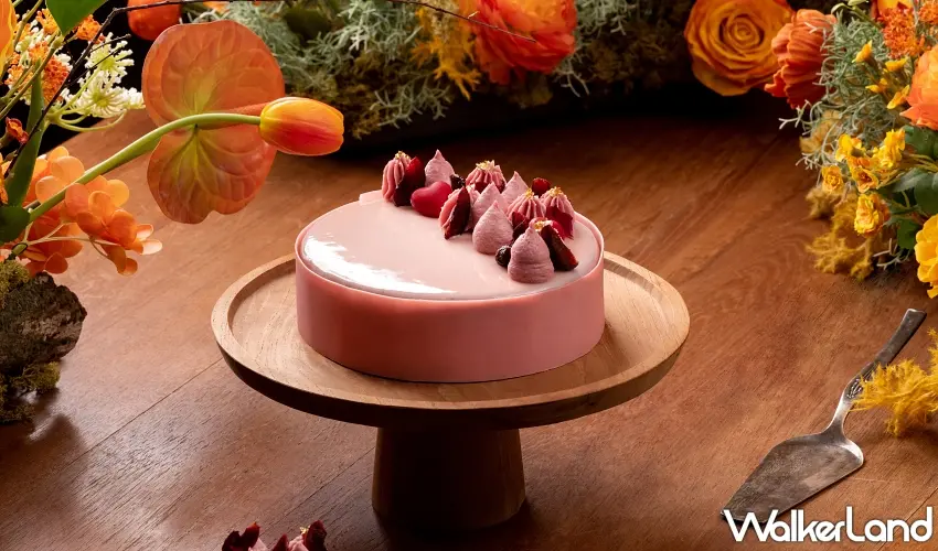 ▲母親節限定櫻桃蛋糕，以莓果點綴，搭配慢火熬煮的櫻桃果餡以及巧克力蛋糕，透過果酸與可可香氣的層次堆疊，呈現適合節慶共享的甜蜜選擇。 圖／台北慕軒飯店，臻品之選提供；窩客島編輯李維唐整理