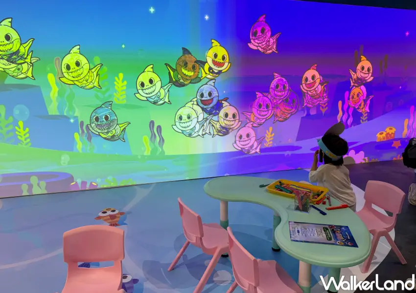 ▲台北Baby Shark親子遊樂場！Baby Shark守護海洋大冒險展覽於士林科教館登場，7大親子遊戲區讓小孩玩到沒電。(攝影：鄭亦庭)