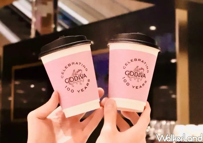 ▲粉嫩可愛的GODIVA百週年限定熱飲杯，走在路上隨手一拍都充滿時尚感。