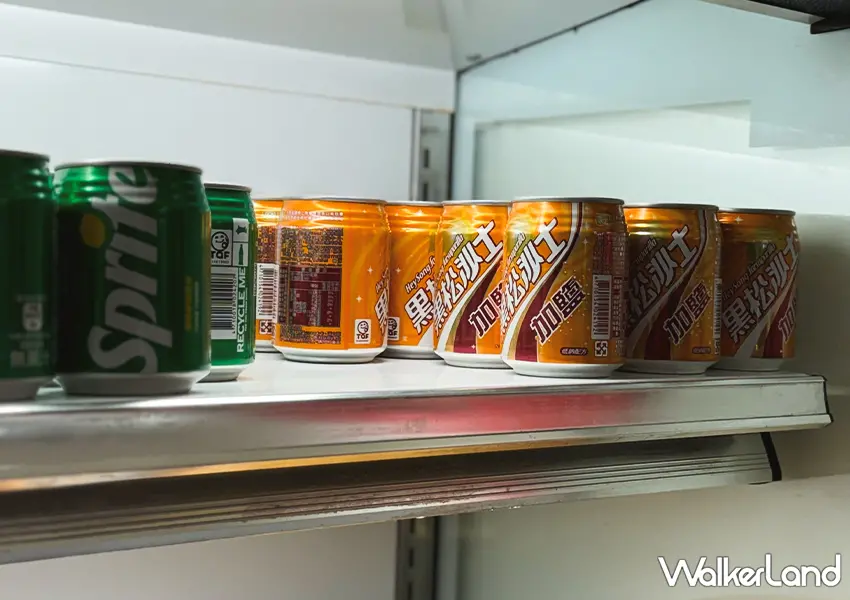 ▲中山站美食「李掌櫃功夫製麵」飲料也能自由拿取（攝影：蕭芷琳）