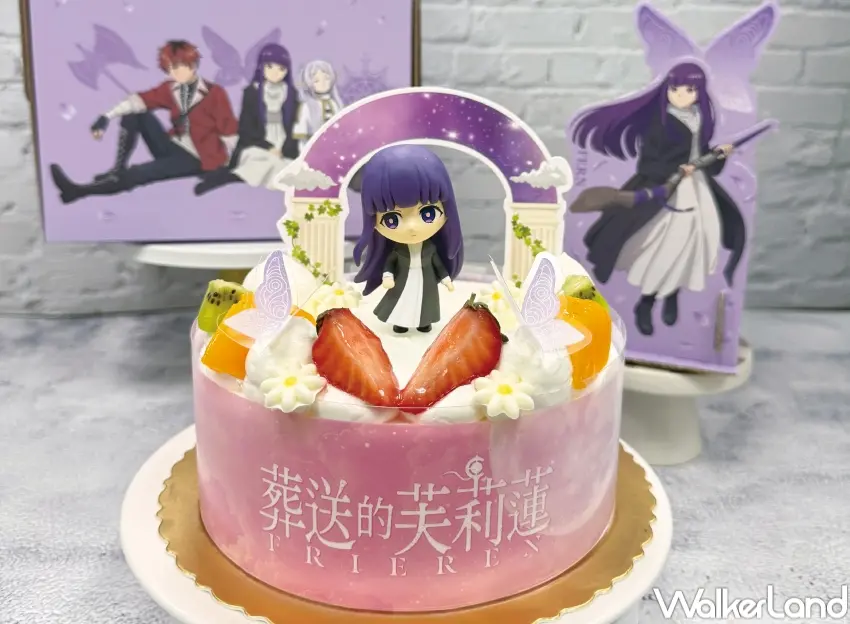 ▲85℃費倫的夢幻時光蛋糕呈現夢幻拱門造型，公仔設計讓粉絲可收藏並融入日常使用。