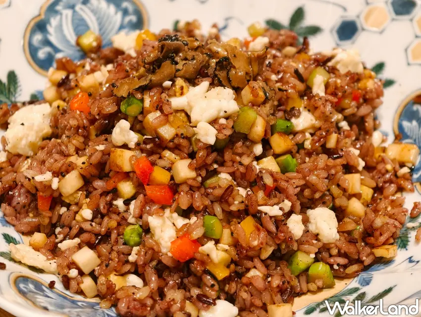 ▲「黑松露醬香炒飯」融合三種米質與黑松露香氣，廣受饕客好評。（攝影：楊婷雅）