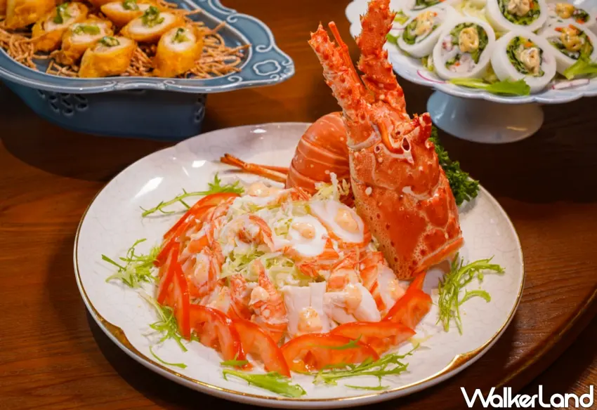 ▲「龍蝦沙拉」選用水姑娘龍蝦入菜，蝦肉口感Q彈緊實。（美食好芃友提供）