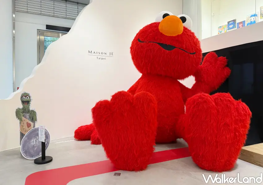 ▲巨型Elmo出沒台北！迎來56週年的《芝麻街 Sesame Street》於台北內湖推出特展，免費必拍亮點、Elmo娃娃周邊一次看。(攝影：鄭亦庭)
