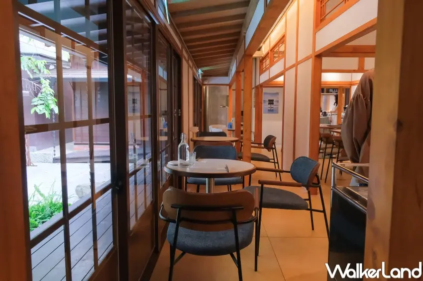 ▲Frisson結合庭院景觀與選物家具，攜手Sweet & Sour Coffee Wave營造靜謐且有層次的老宅氛圍。（攝影：張人尹）