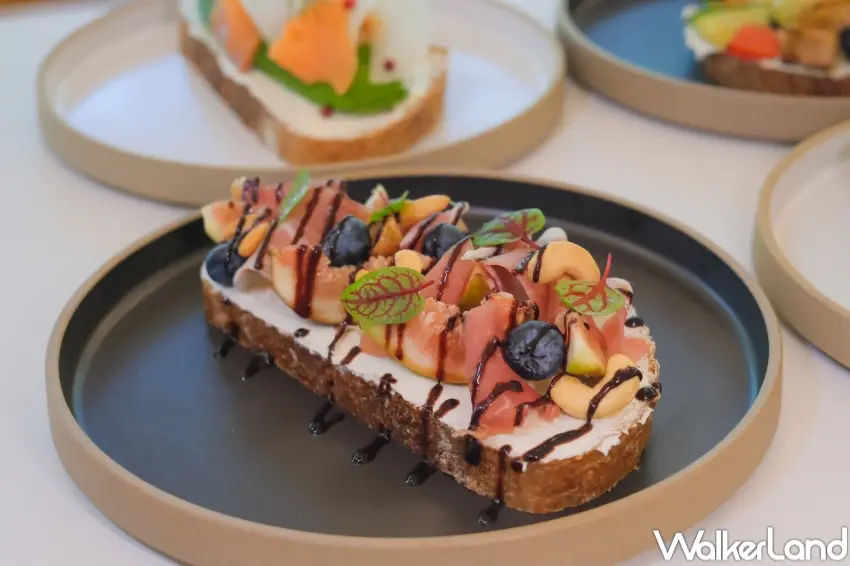 ▲Sweet & Sour Coffee Wave推出Tartine開放式三明治，結合酸種麵包與多款新鮮食材。（攝影：張人尹）