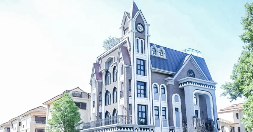 ▲桃園的「邸家咖啡」同樣不遑多讓，精緻甜點搭配歐風建築更添奢華，享受下午茶來這裡準沒錯。