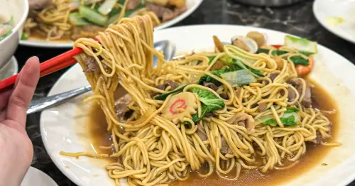 八里美食餐廳推薦！張吳記什錦麵 巨無霸大碗公麵爆紅，第一次來別點錯。