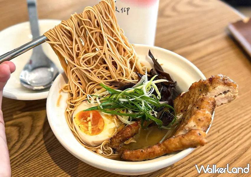 ▲東門站不限時咖啡廳「玖仰茶食文化」不到百元超划算，吸引工作族與學生（攝影：蕭芷琳）