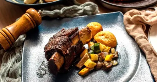 穿越百年的台味浪漫！波麗路創始店慶國際牛肋排日，經典台塑牛小排限時直降300元。