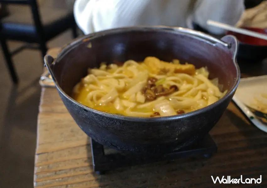 ▲餺飥以濃郁味噌湯底搭配寬版手打麵，南瓜的甜味與味噌香氣完美融合，每一口都相當暖胃。