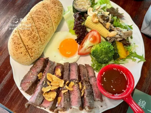 ▲新北三峽森林系餐廳推薦！新北避暑景點聖地之一「無聊秘境」，主打健康雞蛋早午餐、手作甜點。(攝影：部落客 魚兒 x 牽手明太子的「視」界旅行)