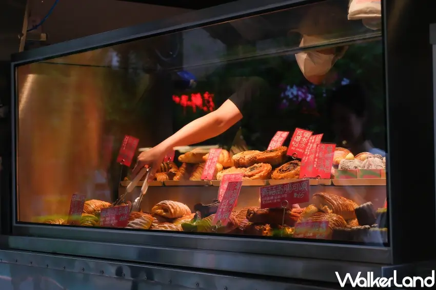 ▲EATDONUT同步販售鹹甜可頌搭配甜甜圈讓粉絲一次擁有多種風味（攝影：張人尹）