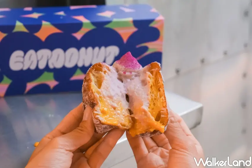 ▲EATDONUT甜甜圈口味推薦：金沙生乳芋泥，雙餡爆漿超滿足。（攝影：張人尹）