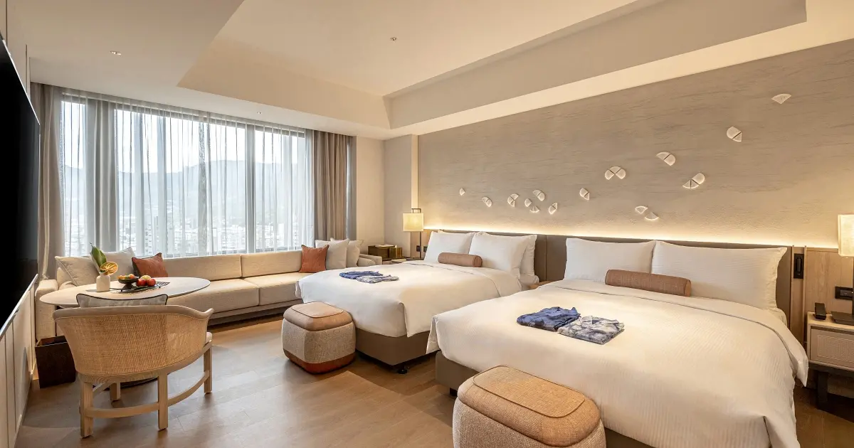 2026母親節飯店優惠！晶泉丰旅北投、礁溪雙館「寵媽三部曲」開跑，送美顏器與燕窩、再享A5和牛吃到飽。