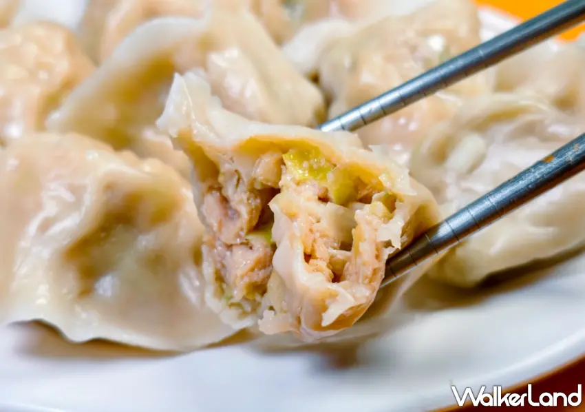 ▲白韭菜雞肉水餃主打清爽風味，相較於氣味濃烈的綠韭菜，選用韭黃（白韭菜）入餡，帶出更為細緻淡雅的香氣。（美食好芃友提供）
