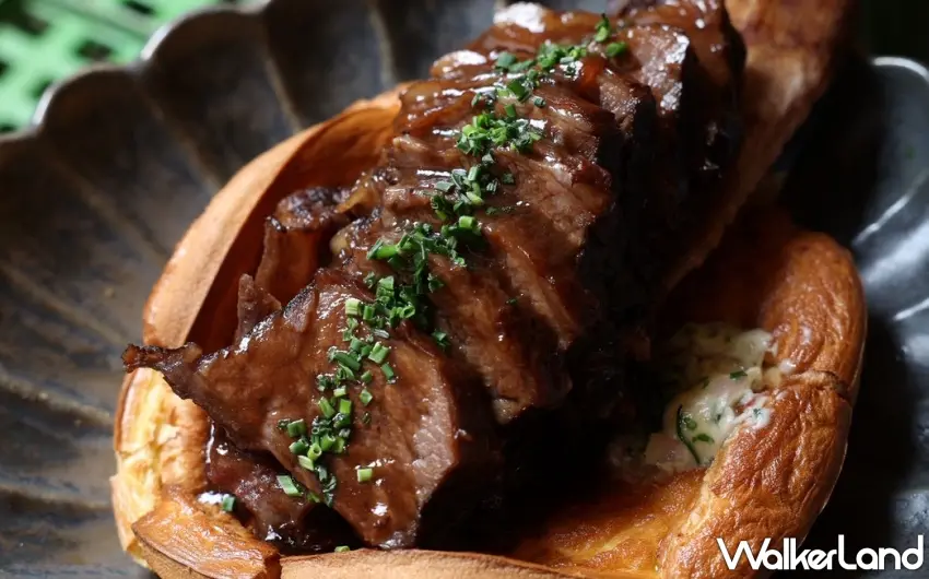 ▲倉廩本季最頂級新作，以味噌牛肉醬汁長時間燉煮帶骨牛小排，搭配外脆內Q的獨家倉餅 。圖／倉廩提供；窩客島編輯李維唐整理