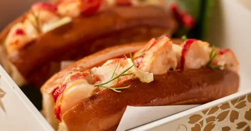 台北賞櫻新地標！The Ukai Taipei「花見物語」下午茶登場，46樓高空品味和牛龍蝦與巧克力櫻花樹。