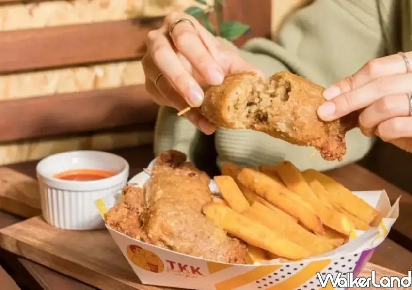 ▲療癒系午茶組合首選頂呱呱招牌呱呱包搭配香甜綿密的地瓜薯條，雙重台式經典美味讓人每一口都超滿足。