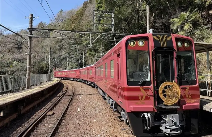 ▲平日與假日的中途各站時刻略有不同，以官方網站公告為準。