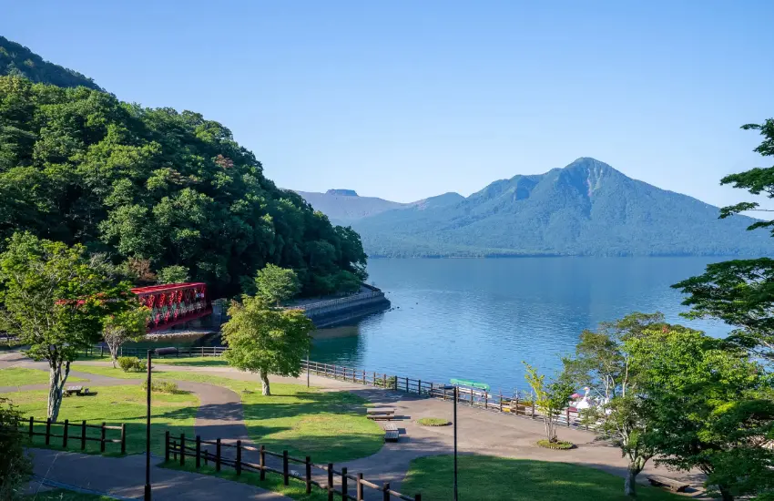 ▲主打北海道的湖光山色，行程中將造訪二世古安努普利區域及擁有清澈湖水的支笏湖。