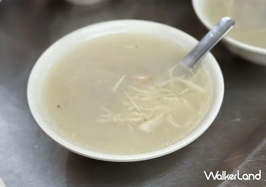 ▲基隆美食老店「西六號碼頭麵店」推薦菜單：五層豬腸湯（攝影：蕭芷琳）