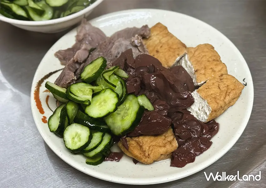 ▲基隆美食「西六號碼頭麵店」菜單售價相當平價，根本月底救星（攝影：蕭芷琳）