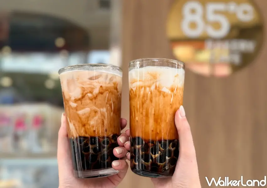 ▲85度C在4月30日活動當天，針對指定黑糖珍珠系列飲品推出「第二杯25元」限定優惠。