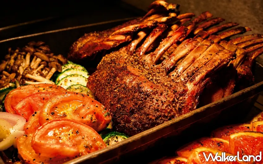 ▲The Mesh Kitchen於5月指定日期推出「母親節加碼」料理，包含精緻的小牛料理等吃到飽盛宴 。 圖／台北八里福朋喜來登酒店提供；窩客島編輯李維唐整理