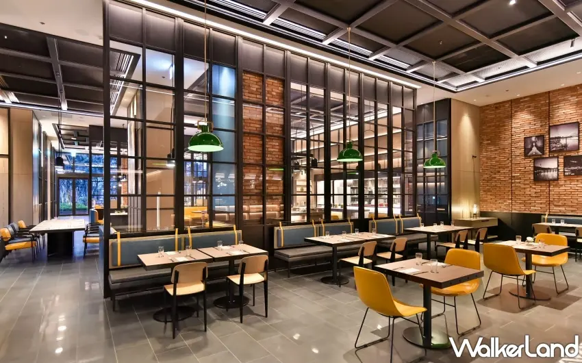 ▲The Mesh Kitchen全日餐廳擁有大面落地窗，提供舒適環境並精選八里在地食材入菜 。 圖／台北八里福朋喜來登酒店提供；窩客島編輯李維唐整理