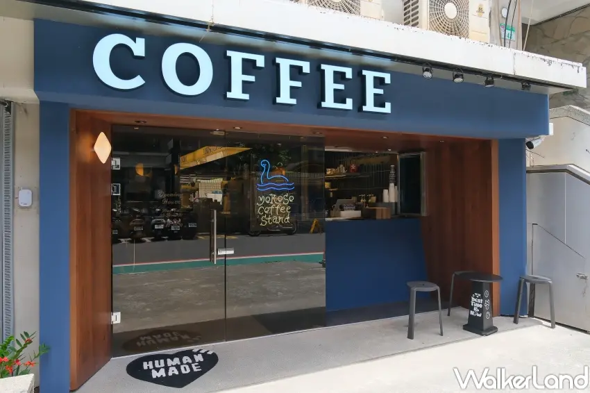 ▲Yokoso Coffee Stand店內融入日雜風格與水怪霓虹LOGO，內用杯與外帶杯都能拍照打卡（攝影：張人尹）