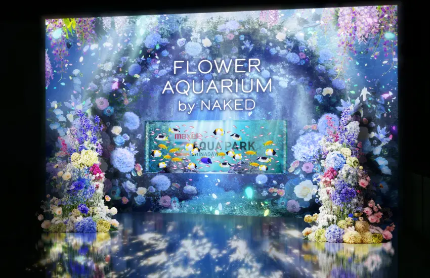 ▲柔和光線照亮繁花，引領你走進充滿生命力的入口。
