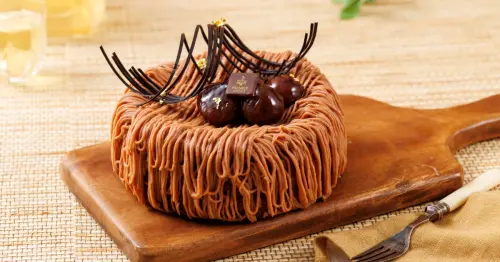 2026母親節蛋糕推薦！JR東日本大飯店台北推心之花語，開心果慕斯與抹茶歐貝拉優雅登場。