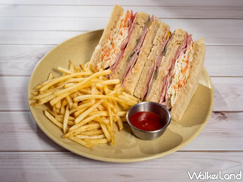 ▲LillA總匯三明治重新演繹經典，選用義式開心果肉腸搭配特製捲心菜，滋味紮實清爽。圖／LillA提供；窩客島編輯李維唐整理