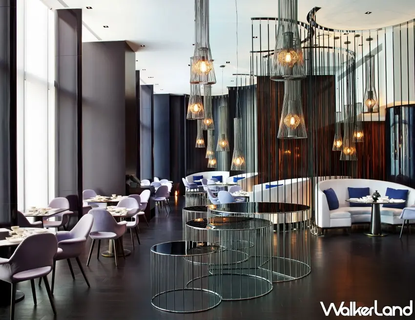 ▲位處31樓的紫艷中餐廳擁有視野廣闊的高空美景，其內斂且具現代感的設計，是信義區慶祝母親節的首選場域。圖／台北W飯店提供；窩客島編輯李維唐整理