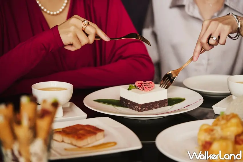 ▲於紫艷中餐廳享用母親節大餐，週末期間每桌加碼贈送細緻綿密的「椰奶紅豆糕」，為團聚時刻增添恬靜餘韻。圖／台北W飯店提供；窩客島編輯李維唐整理