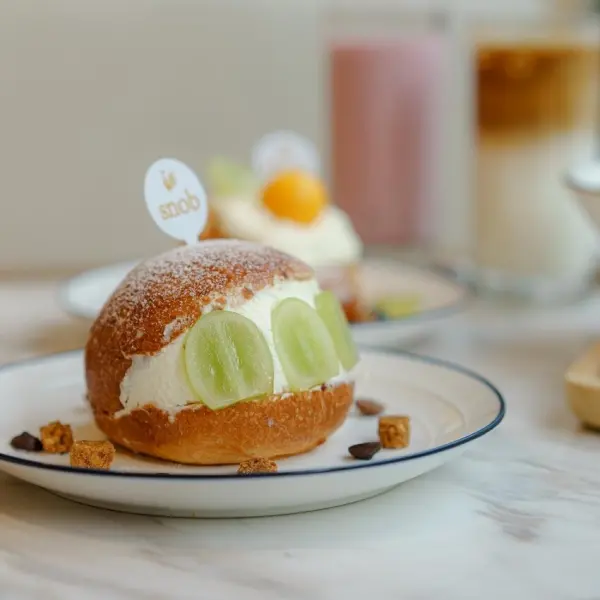 ▲市政府站不限時咖啡廳推薦！Snob Cafe主打高顏值甜點，可頌、生乳包必吃。(攝影：部落客 安妮 Anny)